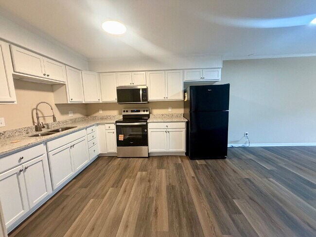 Foto del edificio - Two Bedroom Condo in Walking Distance to Hilton Head Island Beaches!