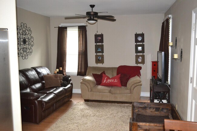 Building Photo - 2716 Kingswood Dr