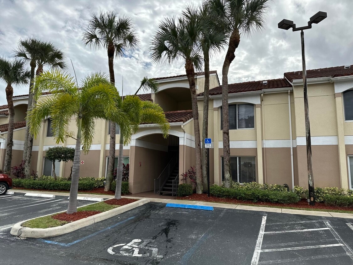 Primary Photo - 815 Boynton Beach Blvd