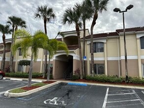 Building Photo - 815 Boynton Beach Blvd