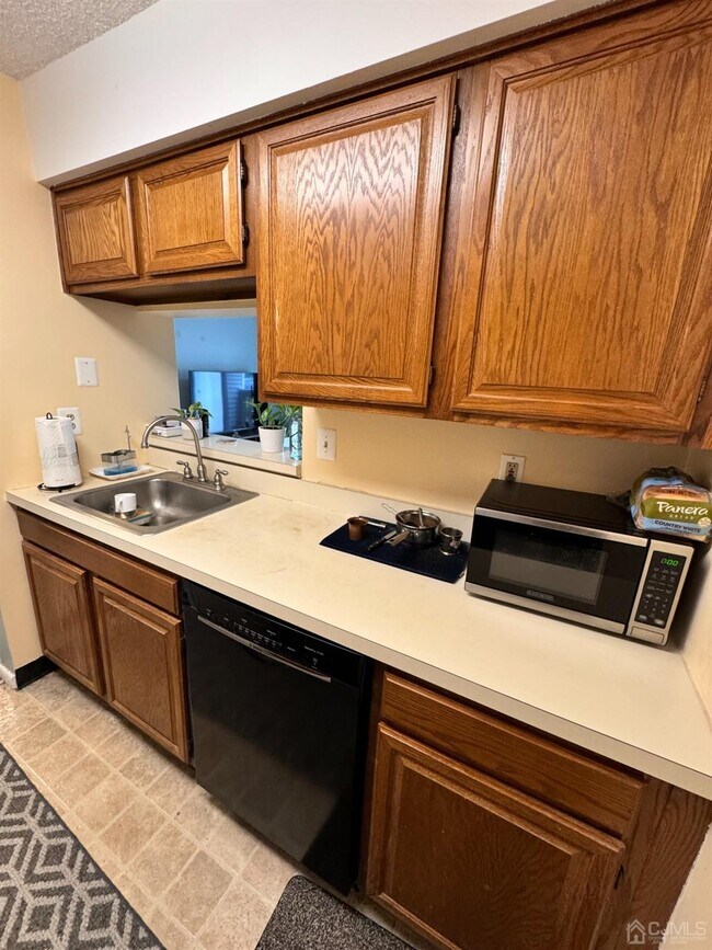 Building Photo - 2107 Ravens Crest Dr