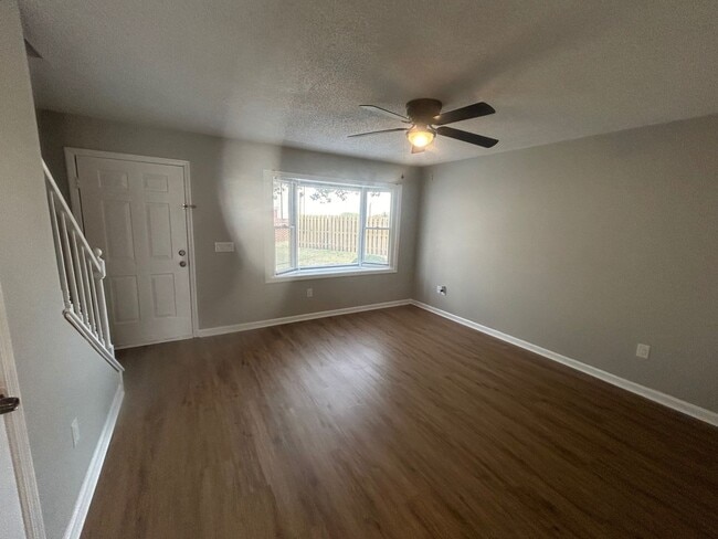Building Photo - West Columbia Townhome in Stratford Place