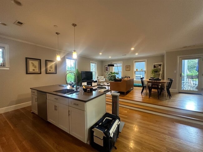 Building Photo - 22 Linden Ave