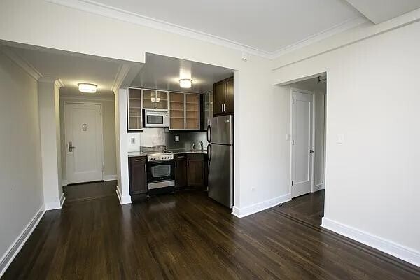 Primary Photo - 235 W End Ave
