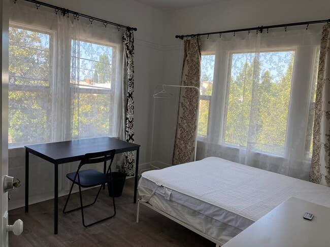 Building Photo - 2329 Parker St