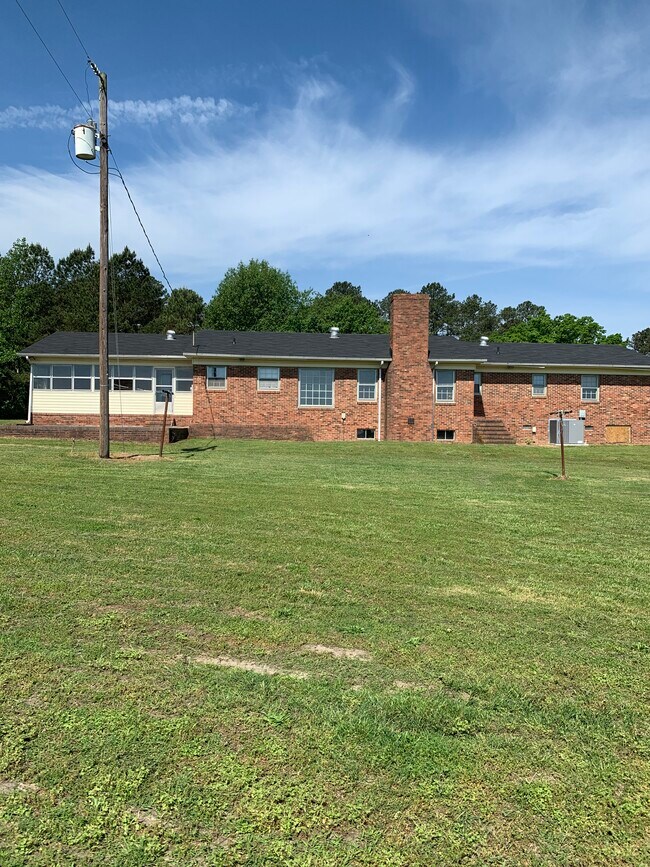 Building Photo - 132 Kings Garden Ln