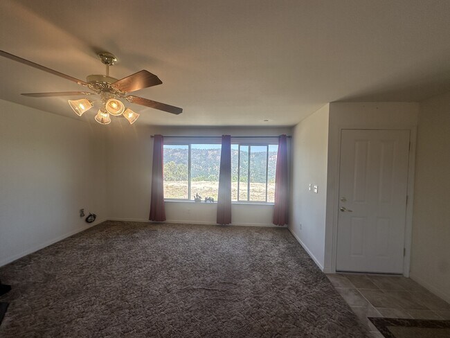 Foto del edificio - 43287 Lower Hilltop Ln