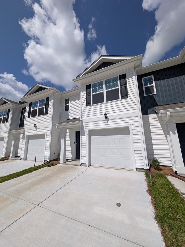Building Photo - 632 Golden Resin Rd