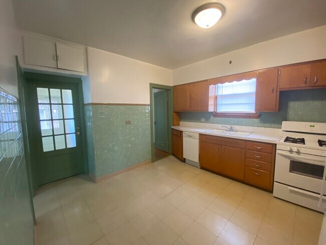 Building Photo - 113 Prairie Ave