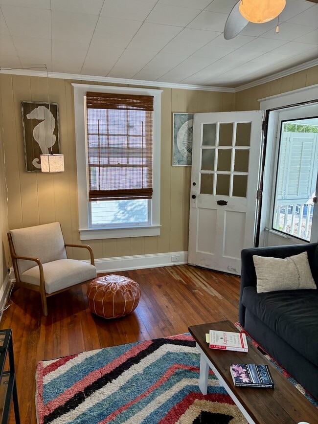 Living room_view2 - 3920 Wrightsville Ave
