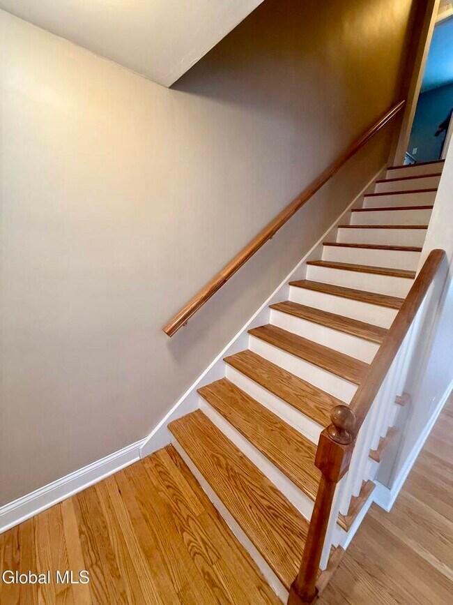 Building Photo - 2 Pinewood Ct