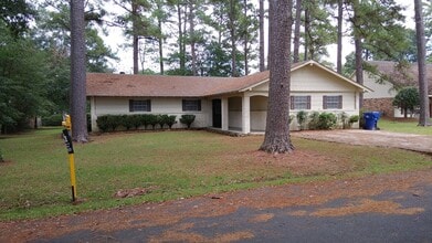 Building Photo - 905 Chinquapin Dr