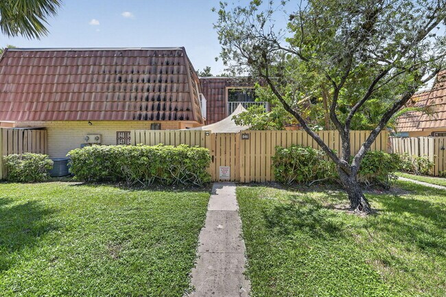 Foto del edificio - 846 Blue Ridge Cir