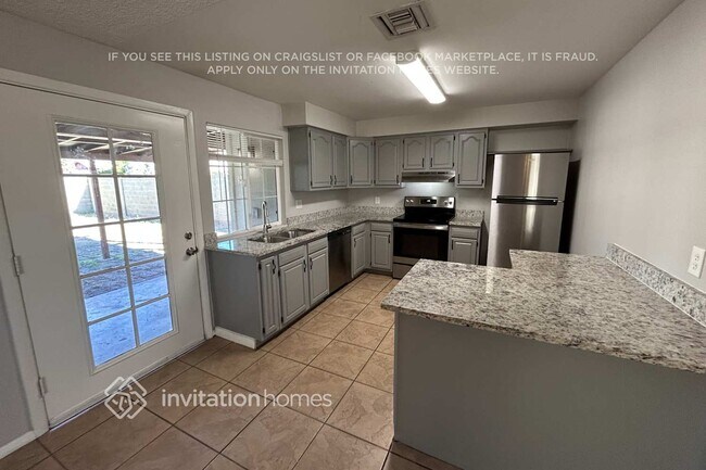 Foto del edificio - 5552 W Carol Ave