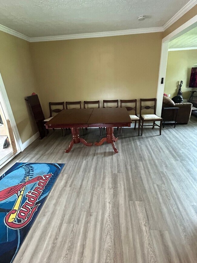 Foto del edificio - 1230 S Rogers St