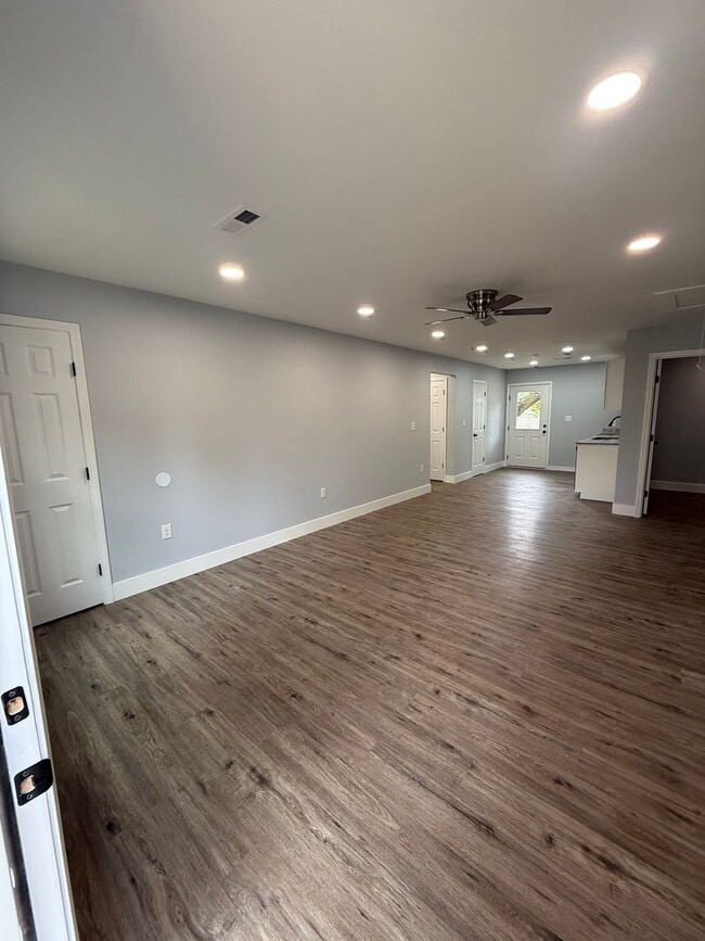 Foto del edificio - 3913 Pine Ave SW