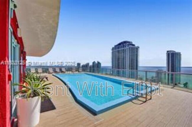 Building Photo - 2600 E Hallandale Beach Blvd