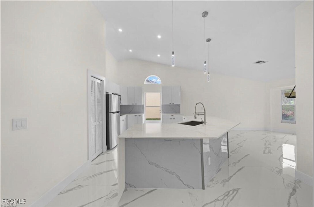 Foto del edificio - 3832 Sabal Springs Blvd