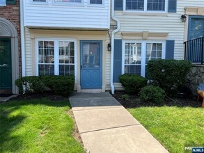 Building Photo - 775 Sassafras Ct