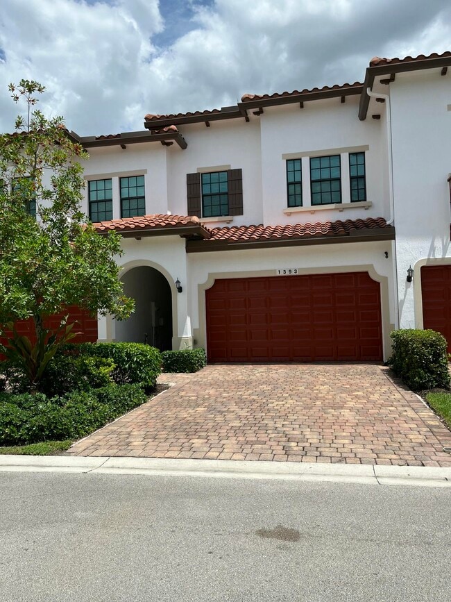 Building Photo - 1393 SW 115th Ave