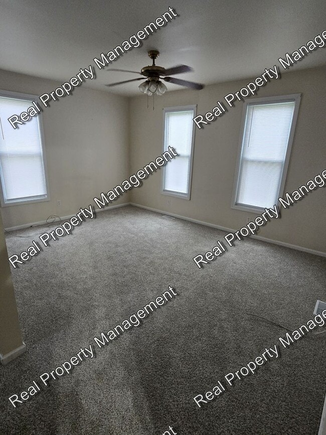 Building Photo - Three Bedroom with Oversized Garage