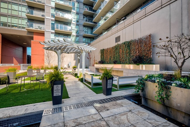 Building Photo - 78 Tecumseth St.