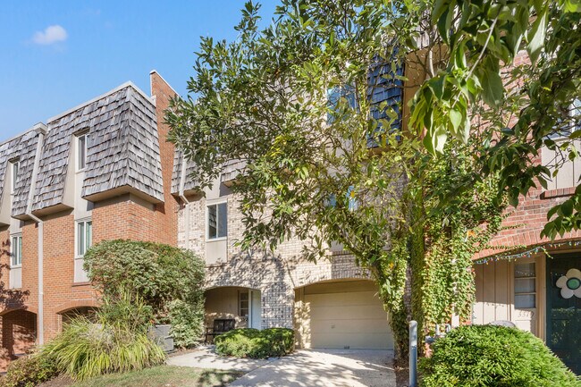 Foto del edificio - 3368 Montavesta Rd