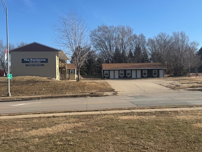 Exterior - 403 S Robinson Ave