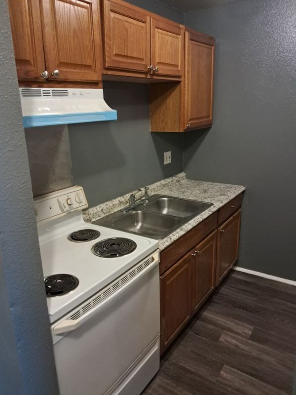 Photo - 1425 N Yosemite St Apartment