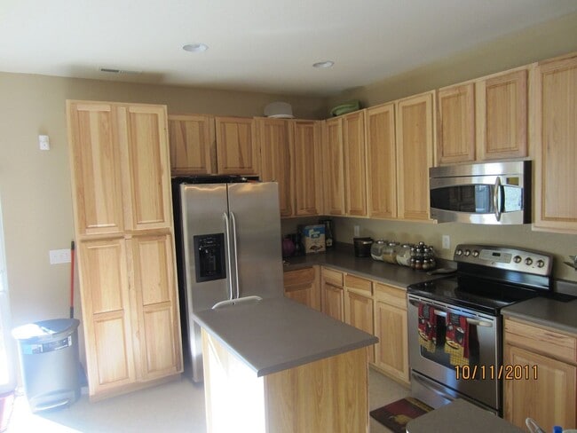 Foto del edificio - $1768 | 3BR/2.5BA | Beautiful townhome on ...