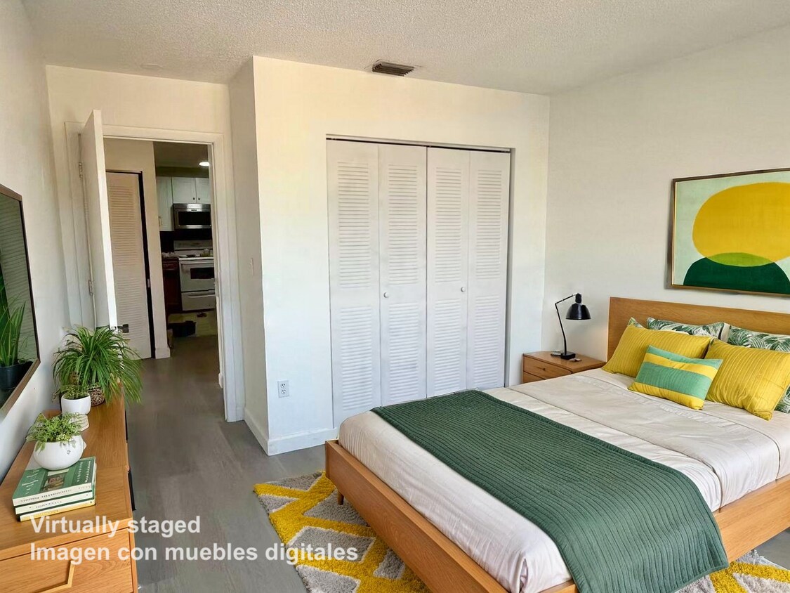 Foto principal - 8851 NW 119th St