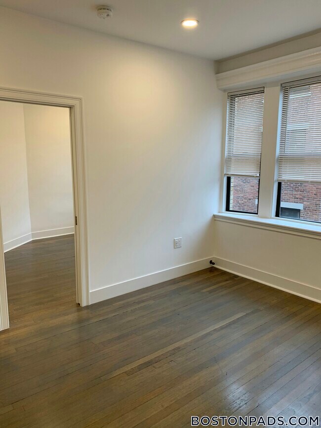 Building Photo - 11 Queensberry St