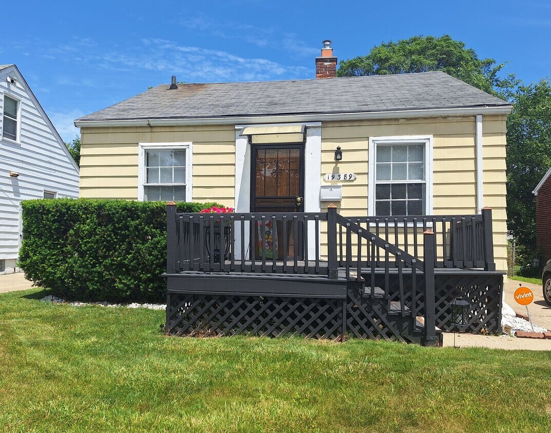 Primary Photo - Charming 2 bedroom home in Harper Woods