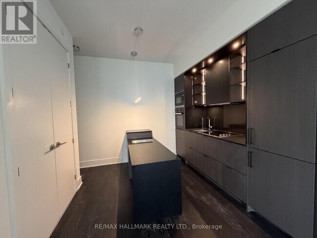 Photo du bâtiment - 11 Yorkville Ave