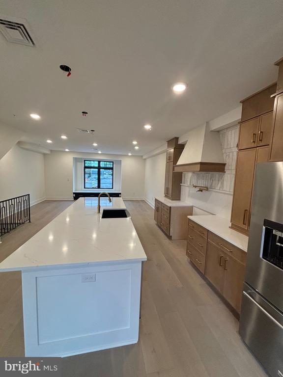 Building Photo - 7519R Ridge Ave