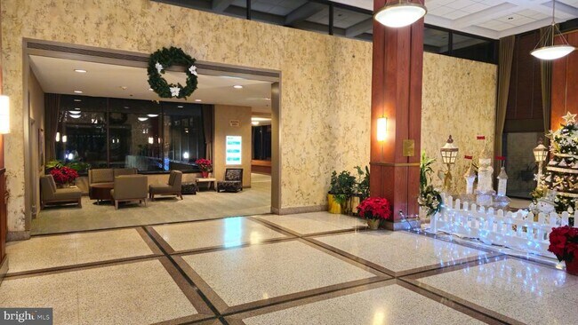 Foto del edificio - 5501 Seminary Rd