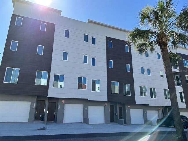 Foto del edificio - 372 6th St S