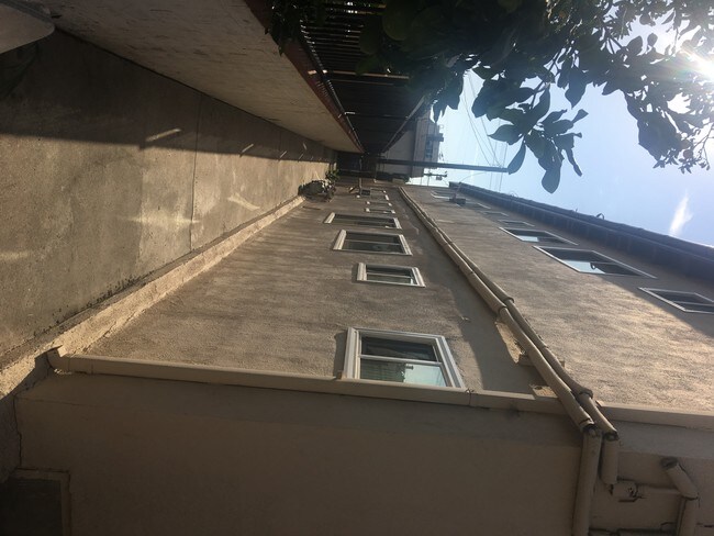 Building Photo - 5242 Cahuenga Blvd