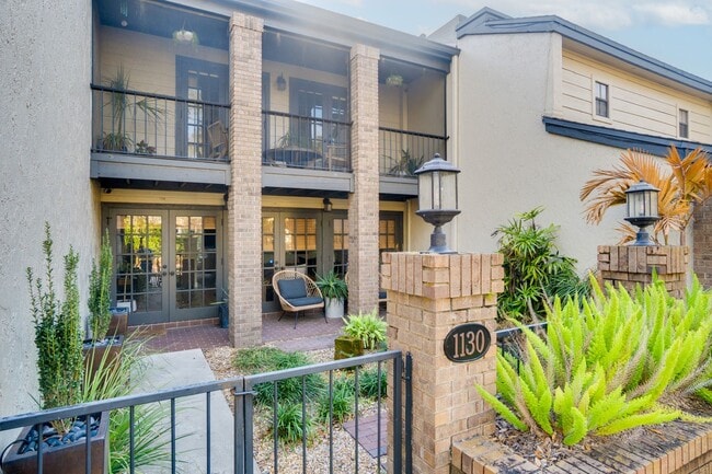 Foto del edificio - Exquisite 3 bedroom 2.5 bath two-story Executive Condo in Winter Park with 2-Car Garage