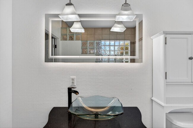 Foto del edificio - 697 W Oak Tree Ln
