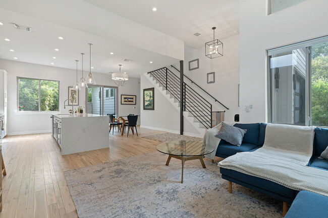 Building Photo - 2711 Willow St