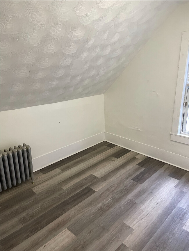 Building Photo - Fuller Properties