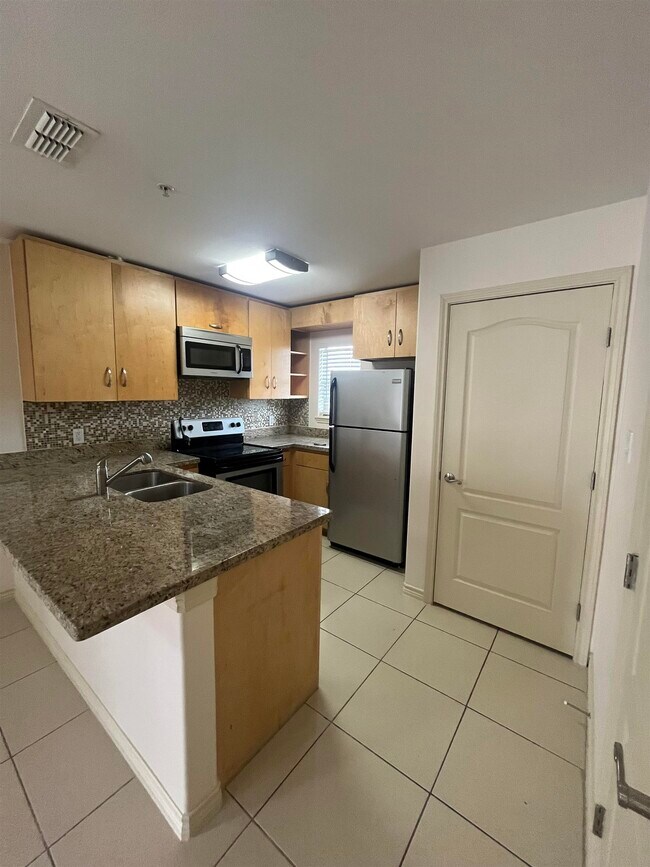 Building Photo - 7615 Laguna Del Mar Ct