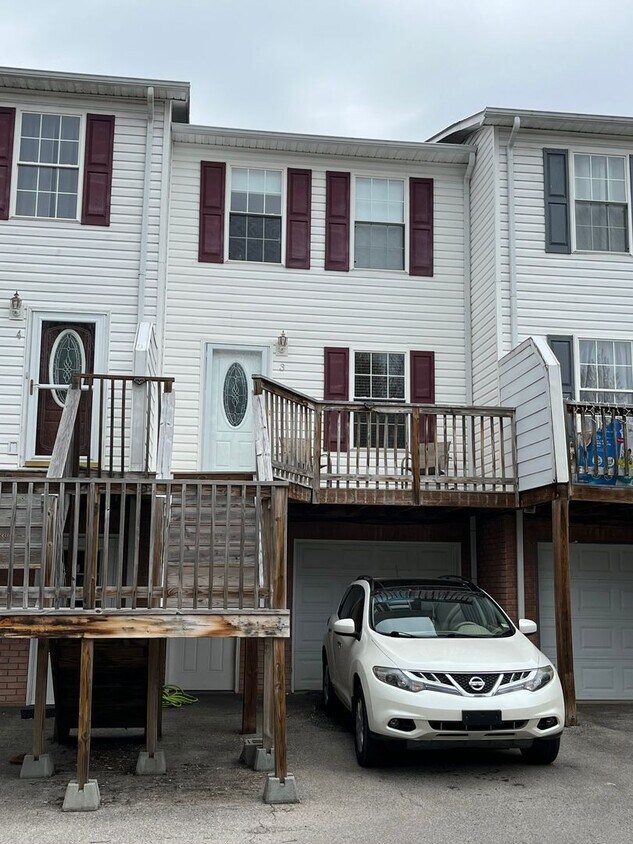 121 Bilco St Unit 3, Bristol, TN 37620 Condo for Rent in Bristol, TN