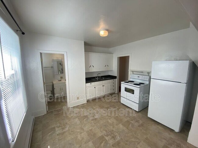 Building Photo - 1358 Chemeketa St NE