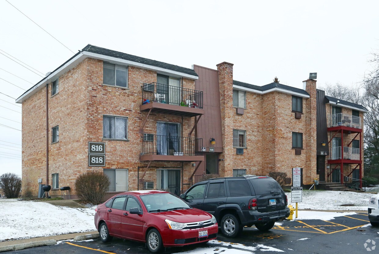 816818 W College Blvd, Addison, IL 60101 Apartments in Addison, IL