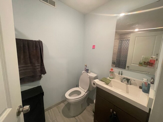 Photo - 1527-33 W Seybert St Apartment