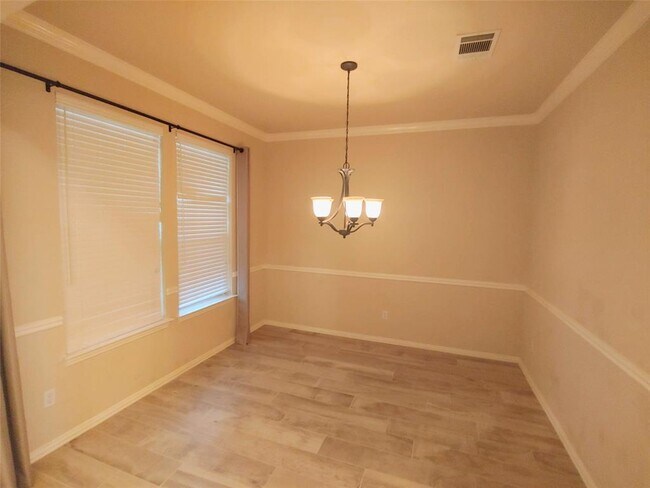 Building Photo - 1601 Lions Den