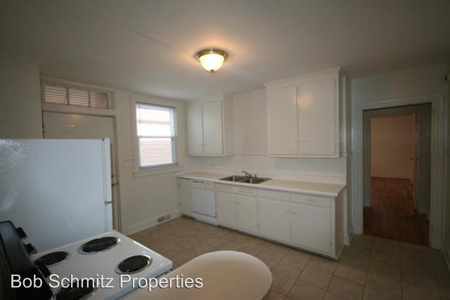Building Photo - 1406 W Chapel Hill St