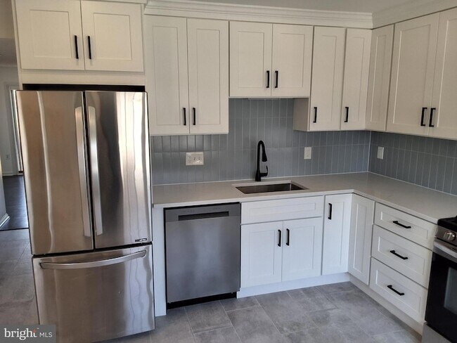 Foto del edificio - 14874 Emberdale Dr